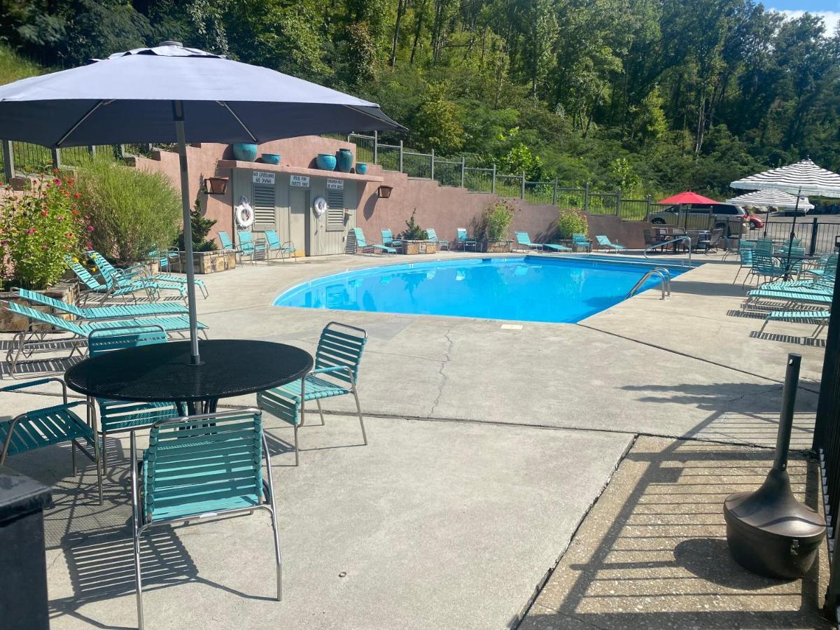 Country Town N' Suites Gatlinburg Exterior foto
